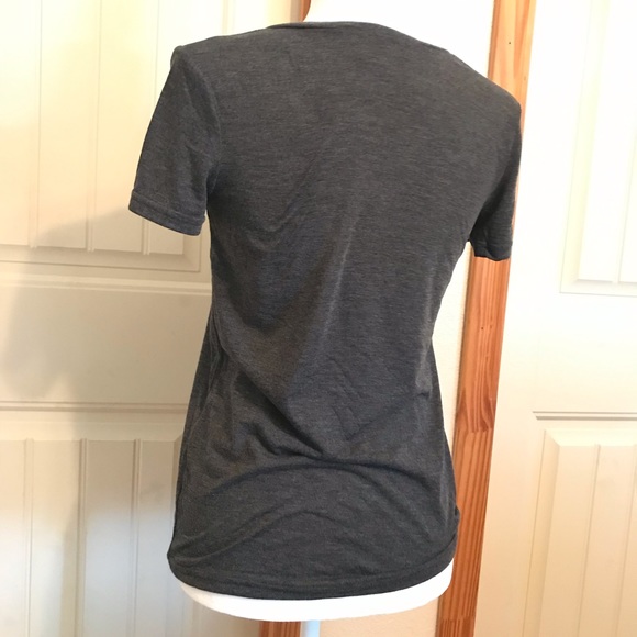 4️⃣ bp v-Neck Tee NEW charcoal - Picture 5 of 7